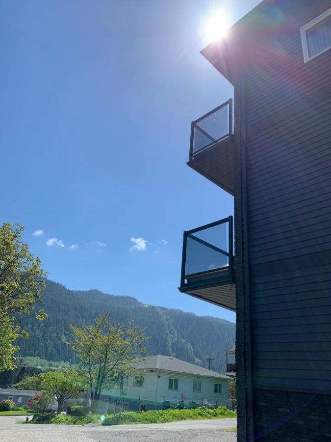 Hotel Black Rooster 3*