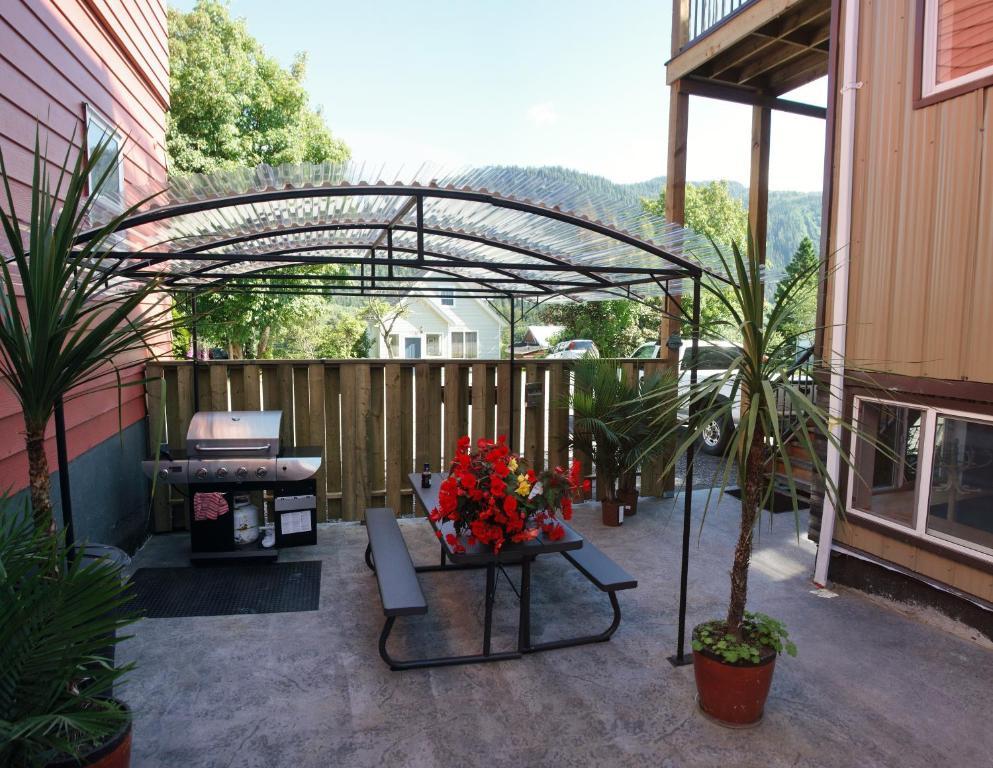 Black Rooster Hotel 3*